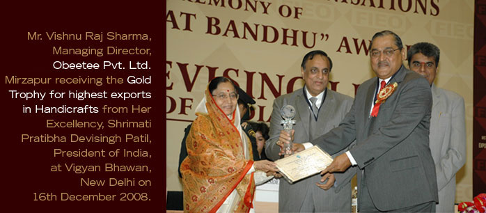 Mr. Vishnu Raj Sharma
Managing Director
M/s Obeetee Pvt. Ltd.
receiving the Gold Trophy